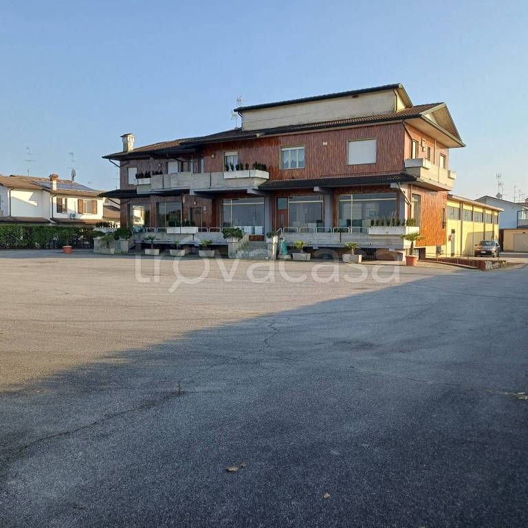 locale commerciale in vendita a Mozzanica