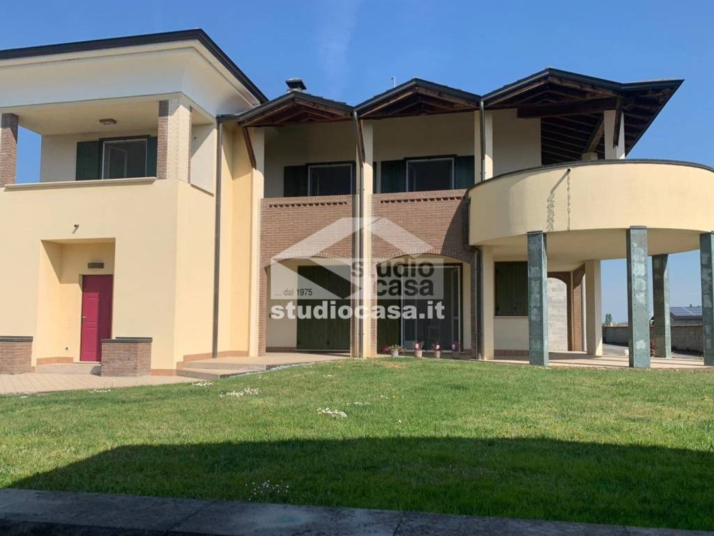 casa indipendente in vendita a Mozzanica