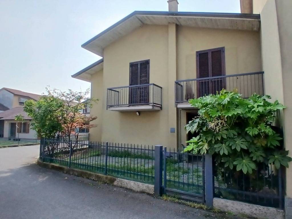 casa indipendente in vendita a Mozzanica