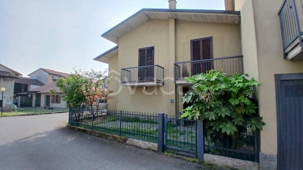 casa indipendente in vendita a Mozzanica