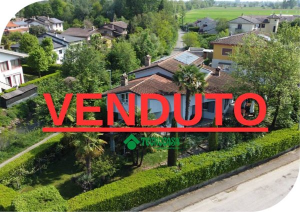 casa indipendente in vendita a Mozzanica in zona Colomberone