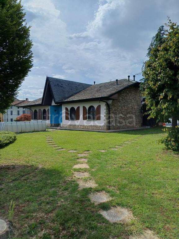 casa indipendente in vendita a Mozzanica in zona Colomberone