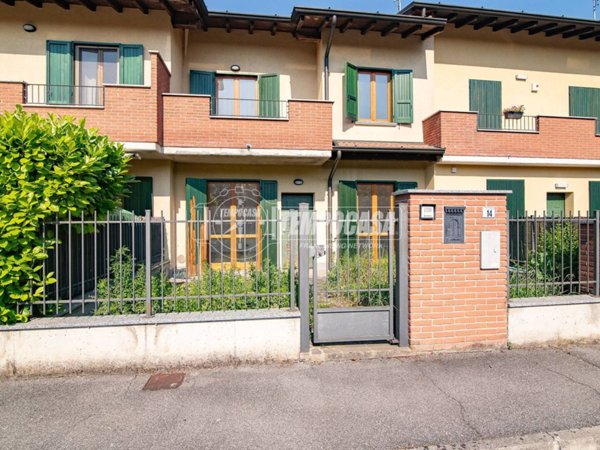 casa indipendente in vendita a Mozzanica in zona Colomberone