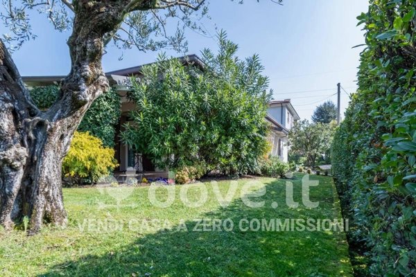 casa indipendente in vendita a Mozzo
