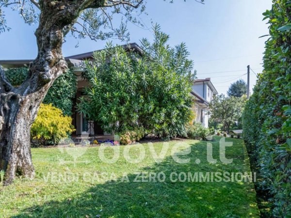 casa indipendente in vendita a Mozzo