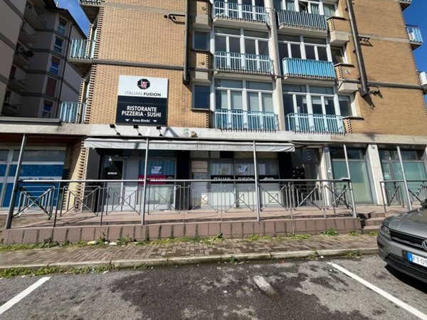 negozio in vendita a Mozzo