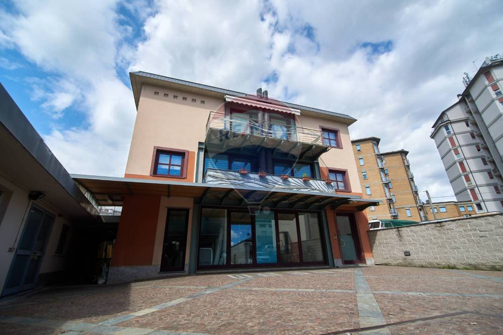 negozio in vendita a Mozzo
