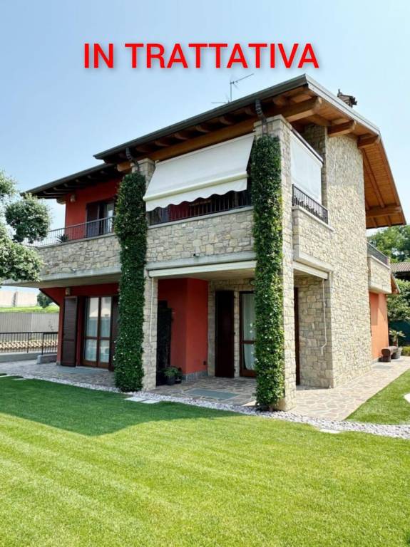 casa indipendente in vendita a Mozzo