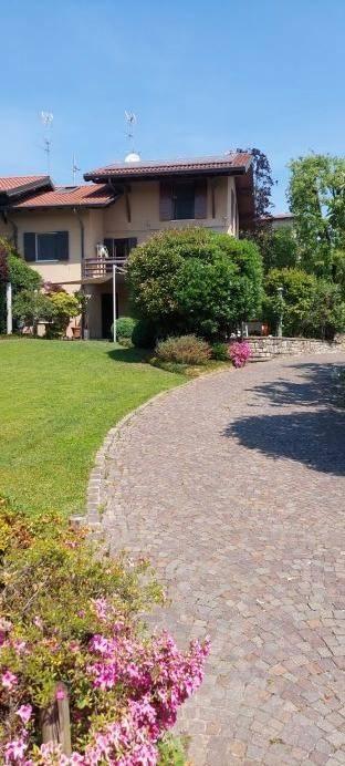 casa indipendente in vendita a Mozzo