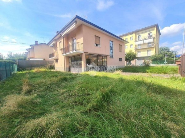 casa indipendente in vendita a Mozzo