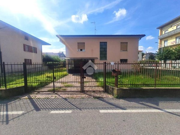 casa indipendente in vendita a Mozzo