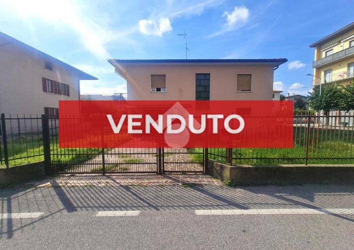 casa indipendente in vendita a Mozzo