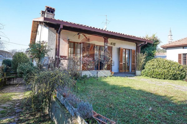 casa indipendente in vendita a Mozzo