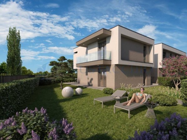casa indipendente in vendita a Mozzo