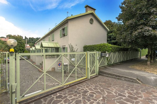 casa indipendente in vendita a Mozzo