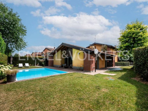 casa indipendente in vendita a Mozzo