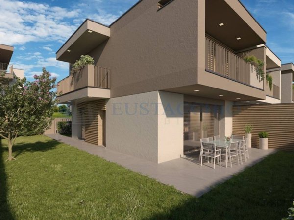 casa indipendente in vendita a Mozzo