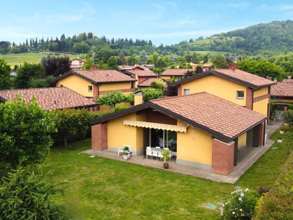casa indipendente in vendita a Mozzo