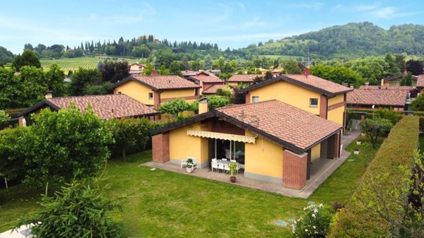 casa indipendente in vendita a Mozzo