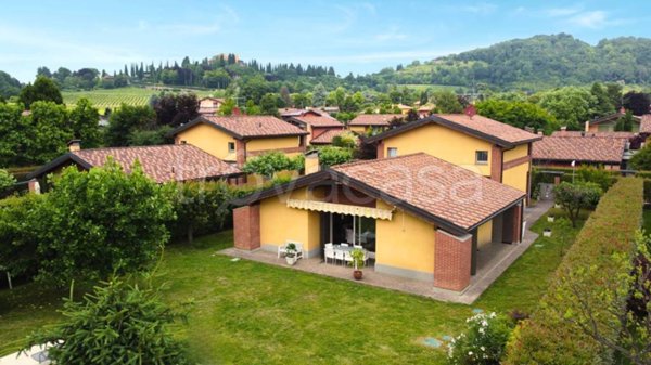 casa indipendente in vendita a Mozzo