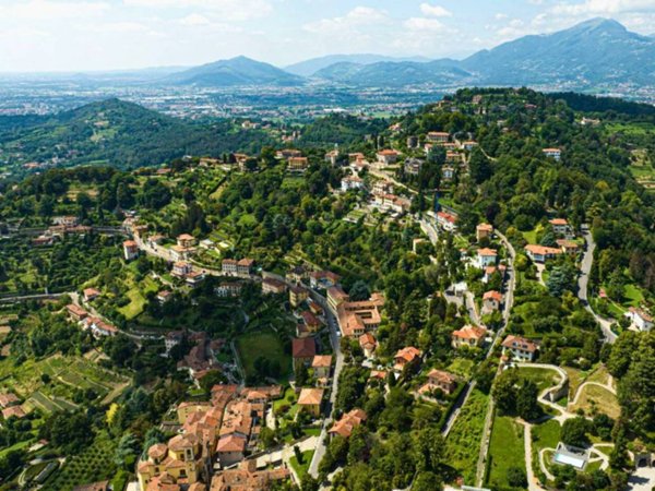 casa indipendente in vendita a Mozzo