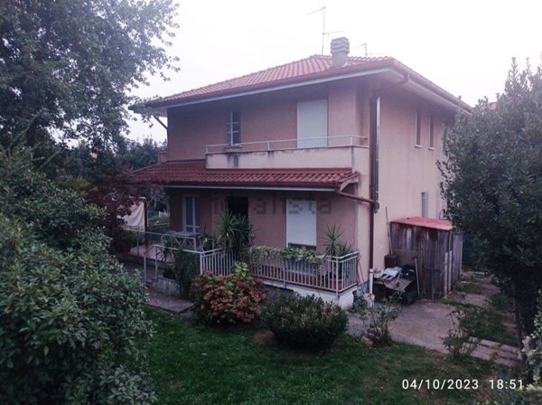 casa indipendente in vendita a Mozzo