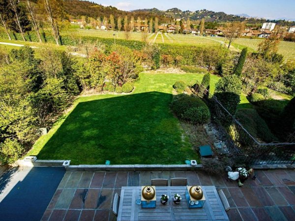 casa indipendente in vendita a Mozzo