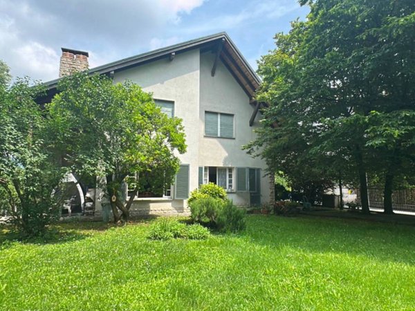 casa indipendente in vendita a Mozzo