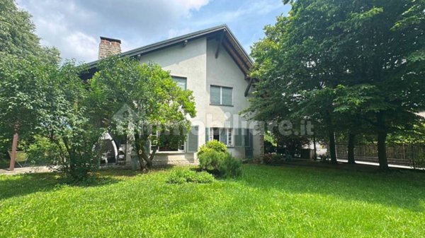 casa indipendente in vendita a Mozzo