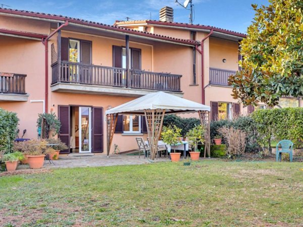 casa indipendente in vendita a Mozzo