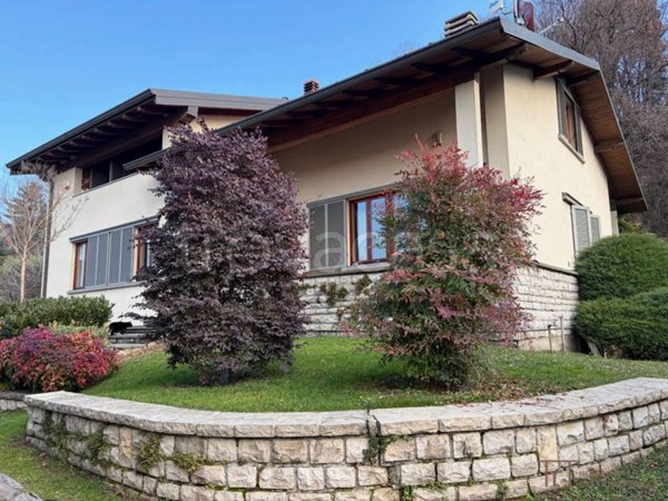 casa indipendente in vendita a Mozzo