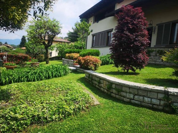 casa indipendente in vendita a Mozzo