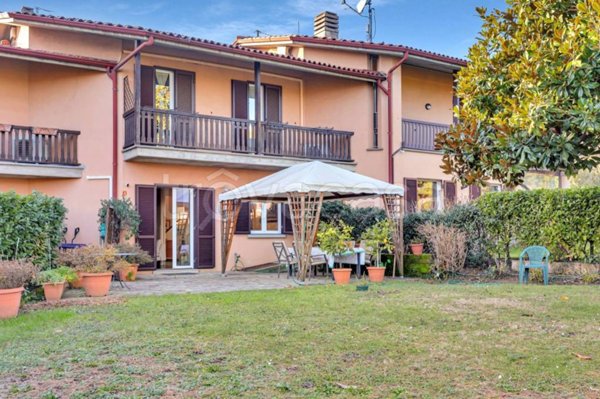 casa indipendente in vendita a Mozzo