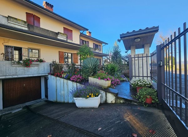 casa indipendente in vendita a Mozzo