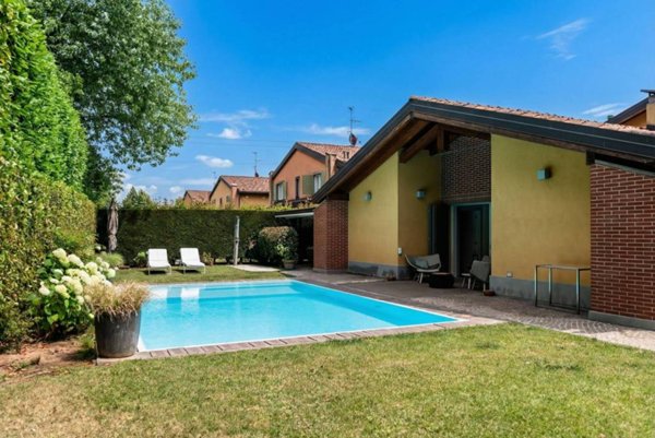 casa indipendente in vendita a Mozzo