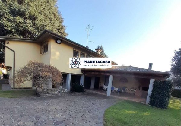 casa indipendente in vendita a Mozzo