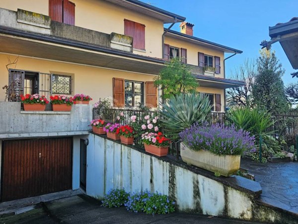 casa indipendente in vendita a Mozzo