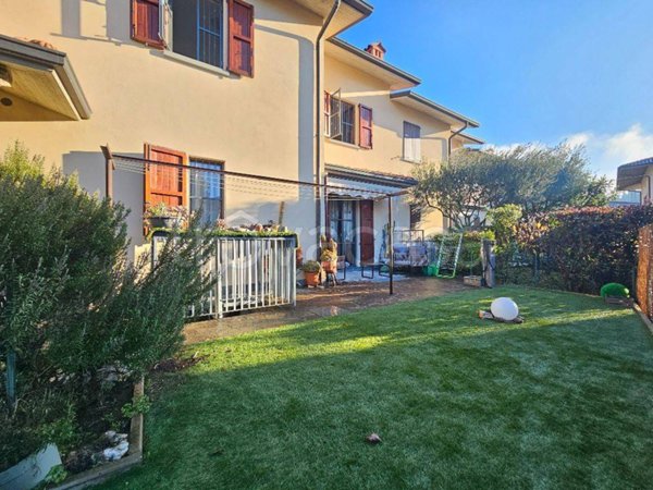 casa indipendente in vendita a Mozzo