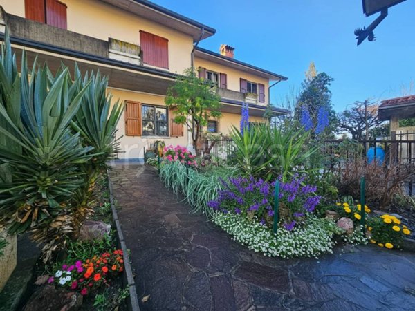 casa indipendente in vendita a Mozzo