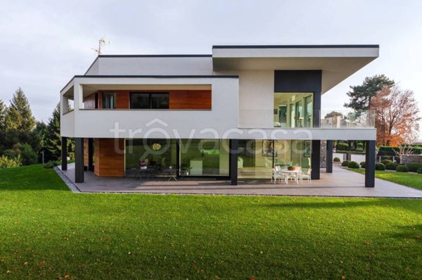 casa indipendente in vendita a Mozzo