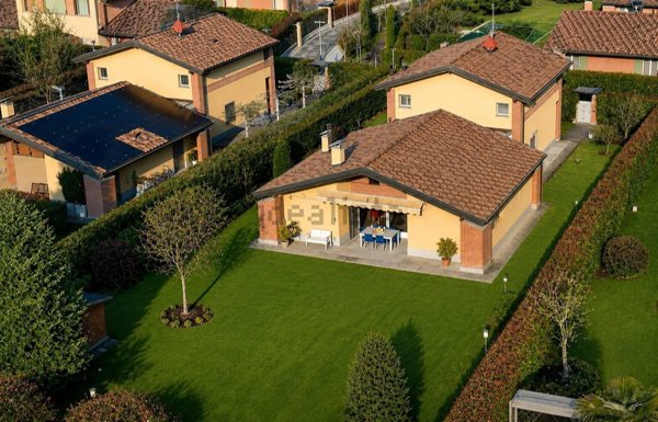 casa indipendente in vendita a Mozzo