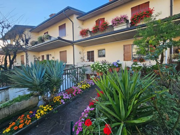 casa indipendente in vendita a Mozzo