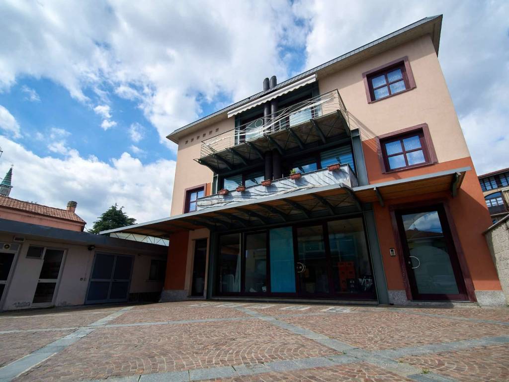 locale commerciale in vendita a Mozzo