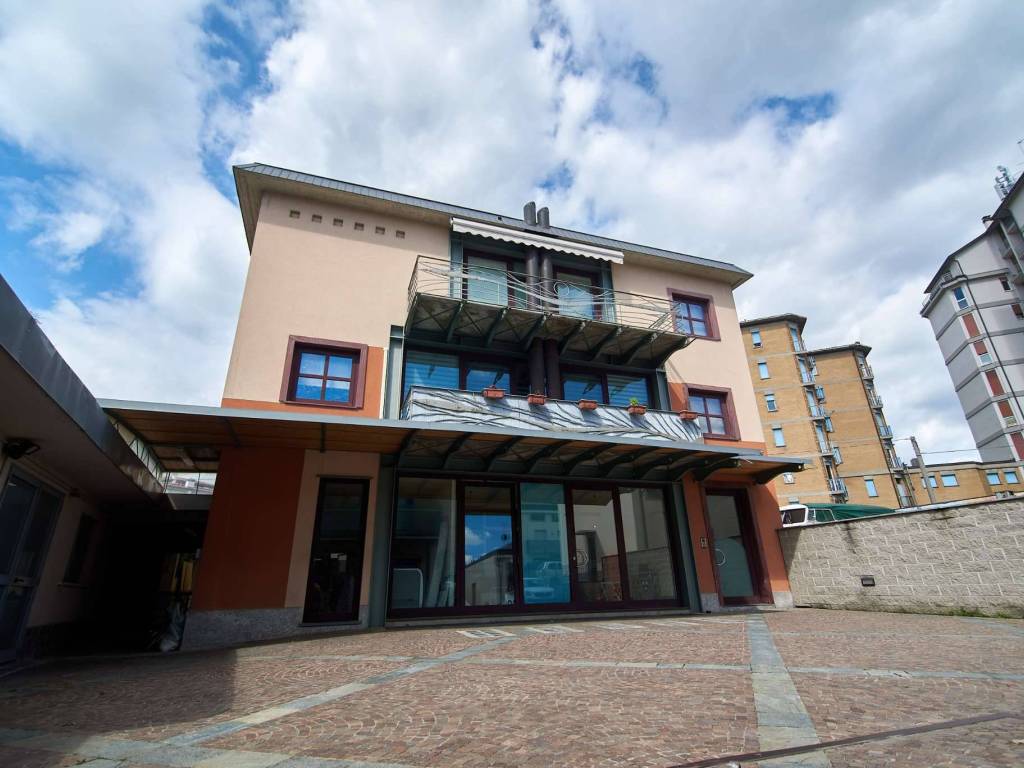 negozio in vendita a Mozzo