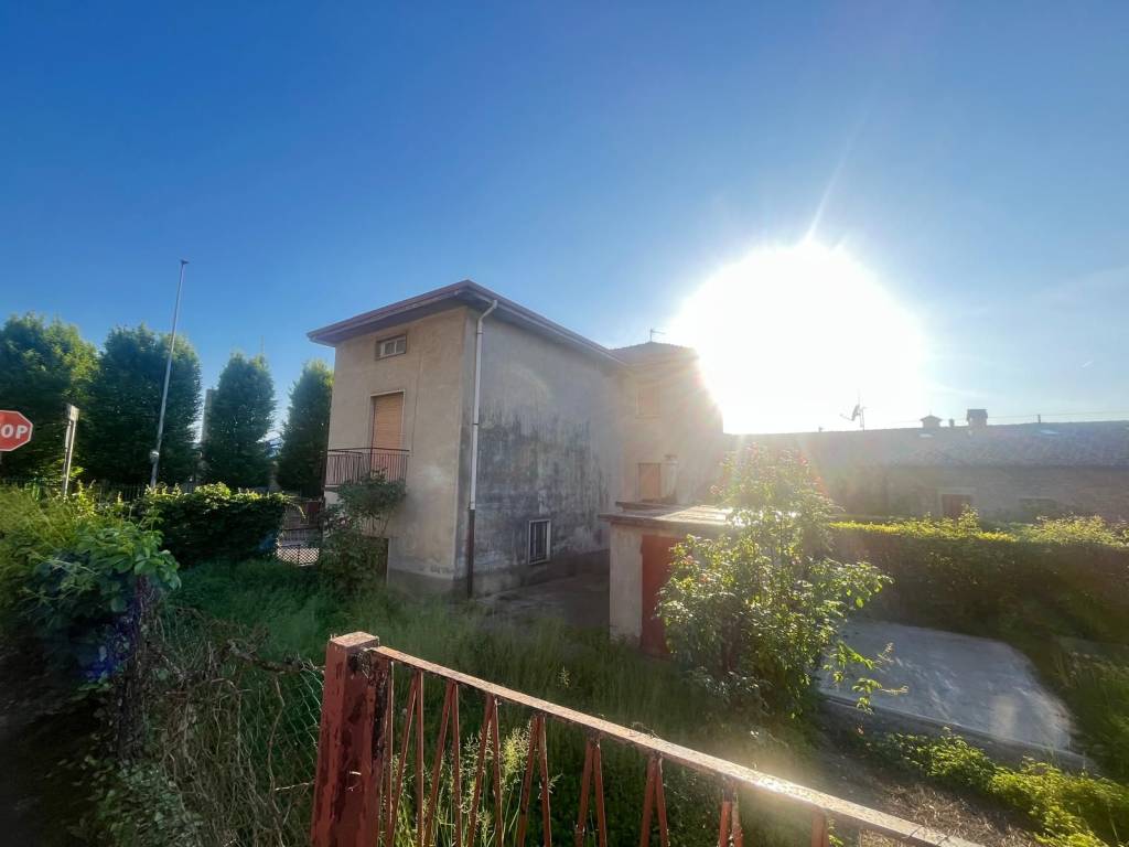 casa indipendente in vendita a Mozzo