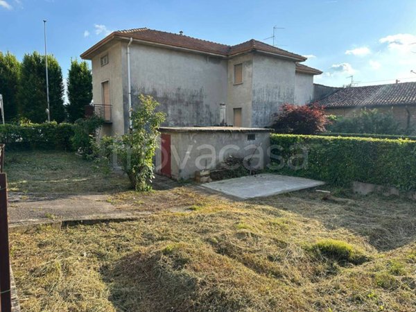 casa indipendente in vendita a Mozzo