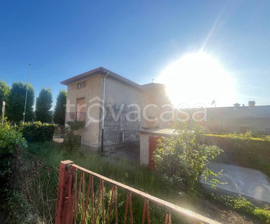 casa indipendente in vendita a Mozzo