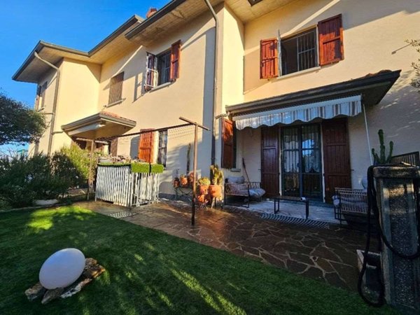 casa indipendente in vendita a Mozzo