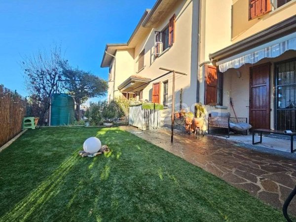 casa indipendente in vendita a Mozzo