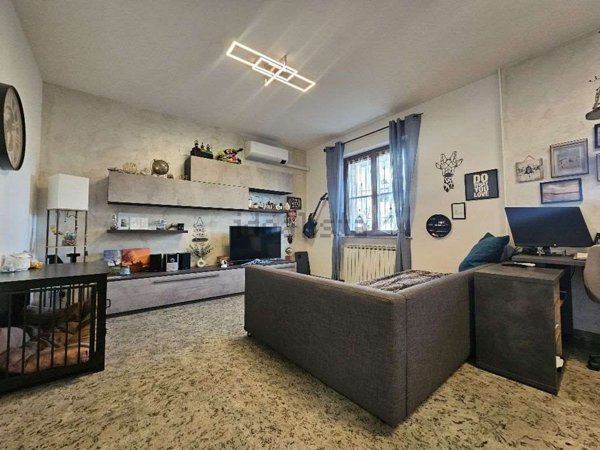 casa indipendente in vendita a Mozzo